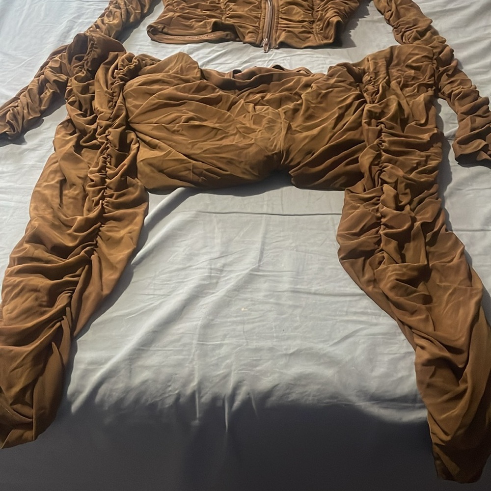 Brown Ruched Set - Picture 4 of 4